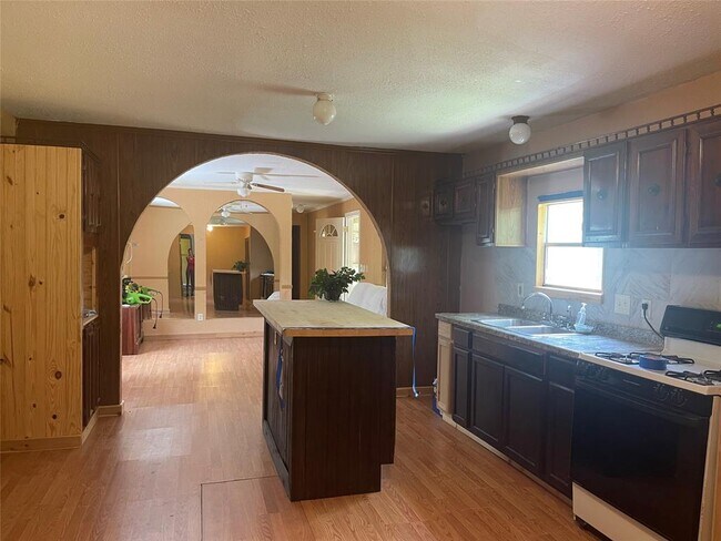 Foto del edificio - 5710 Patridge Dr