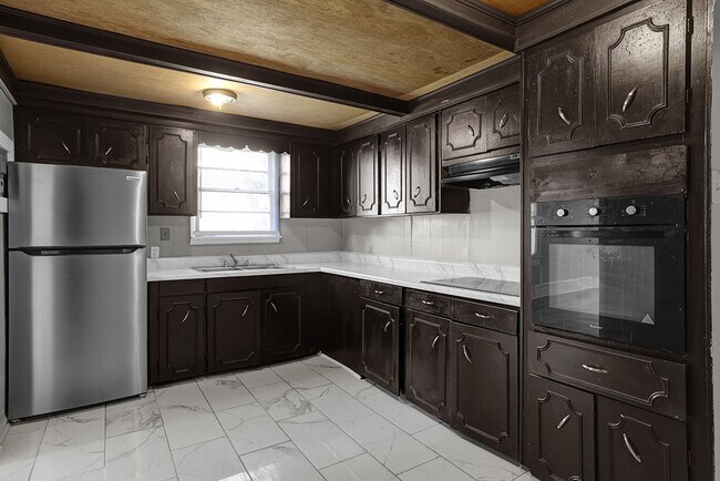 Foto del edificio - 2221 Gurnee Ave