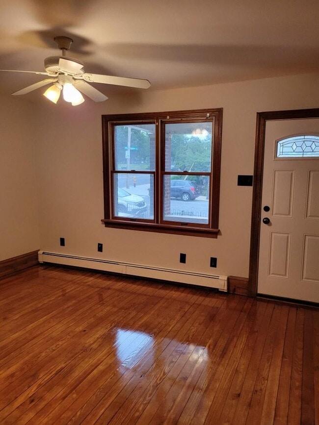 Building Photo - 319 Woodlawn Ave