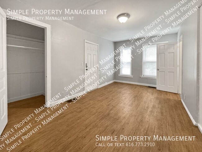 Building Photo - Nice 2 Bed 1 Bath on NW Side