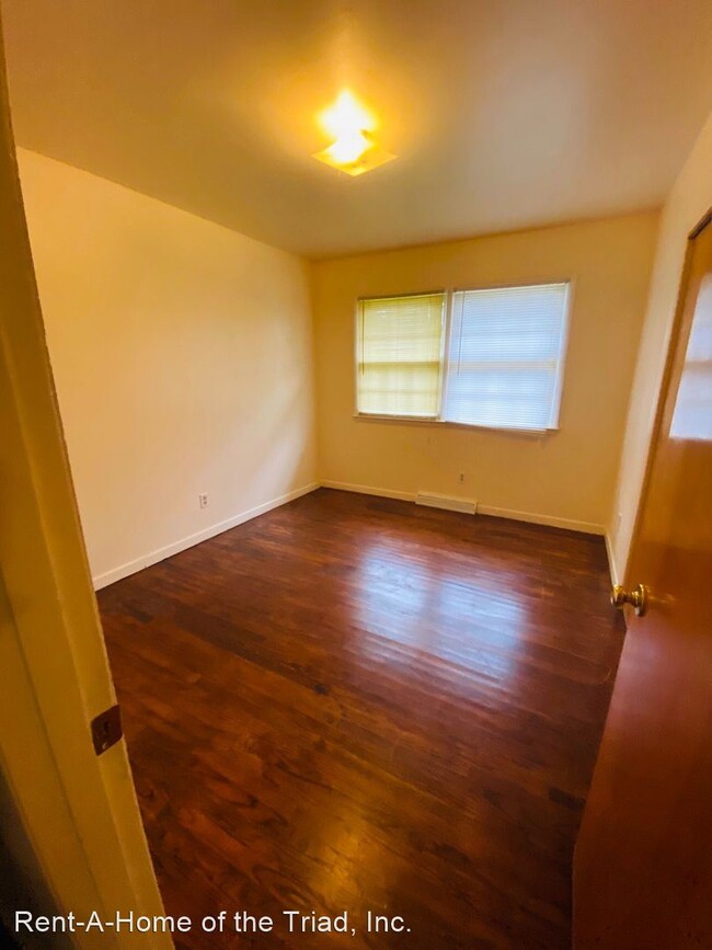 Building Photo - 3 br, 1.5 bath House - 3 Carpenter Court