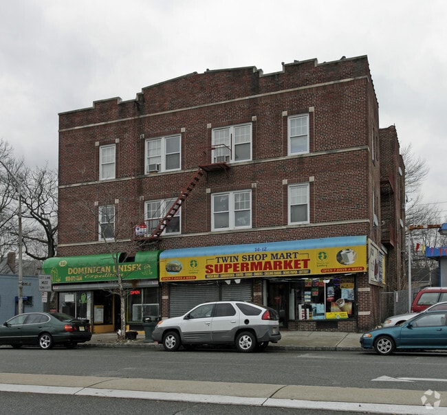 Photo: 12 Ampere Parkway (building exterior) - 12-16 Ampere Pky