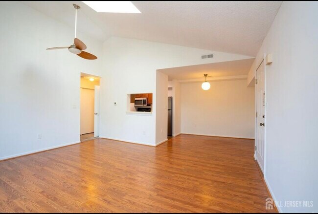Foto del edificio - 403 Ravens Crest Dr