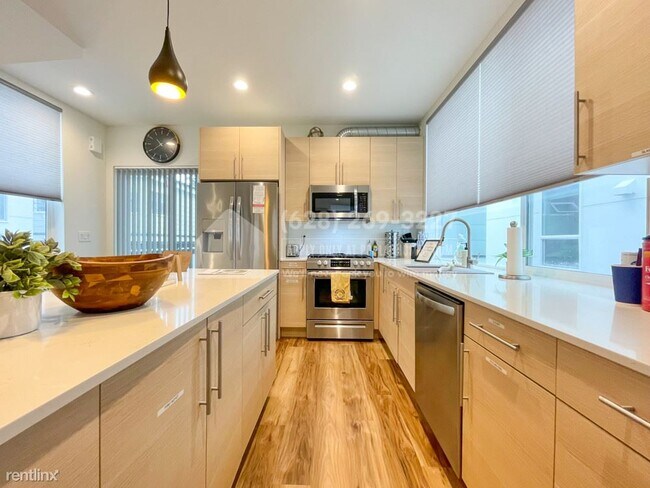 Building Photo - 3 br, 2 bath Townhome - 9034 18th Avenue SW -