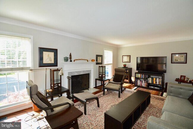 Foto del edificio - 6153 Summer Park Ln