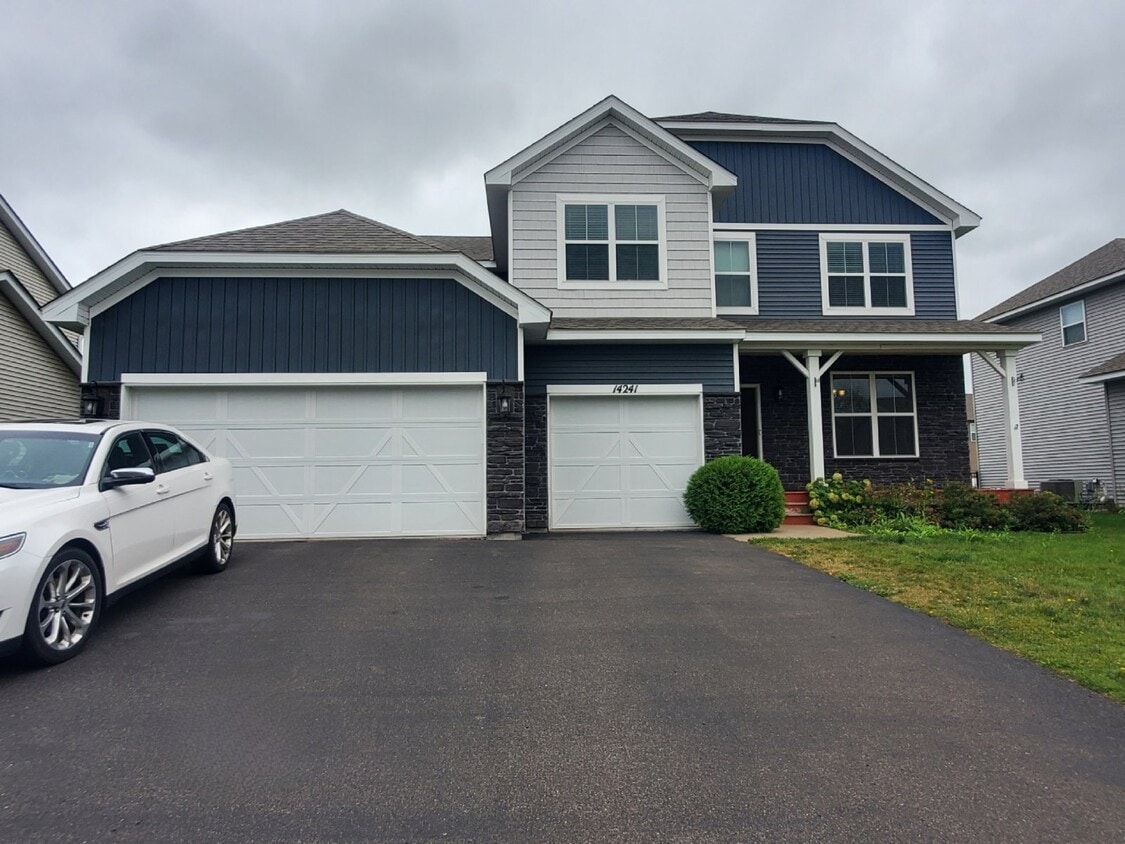 Foto principal - 5 BR 3 BA Single Family Home in North Hugo Minneapolis