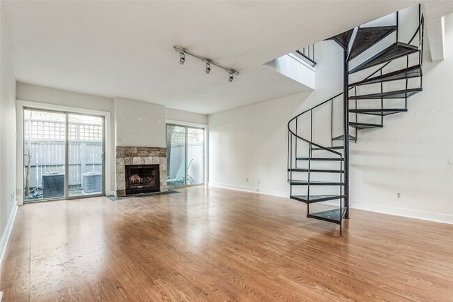 Building Photo - 3321 Oak Grove Ave