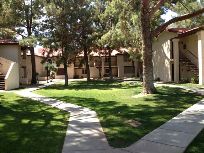 Foto del edificio - **COMFY 2 BEDROOM/2 FULL BATHROOM CONDO IN...