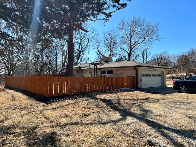 Building Photo - 2321 Bellehaven Rd