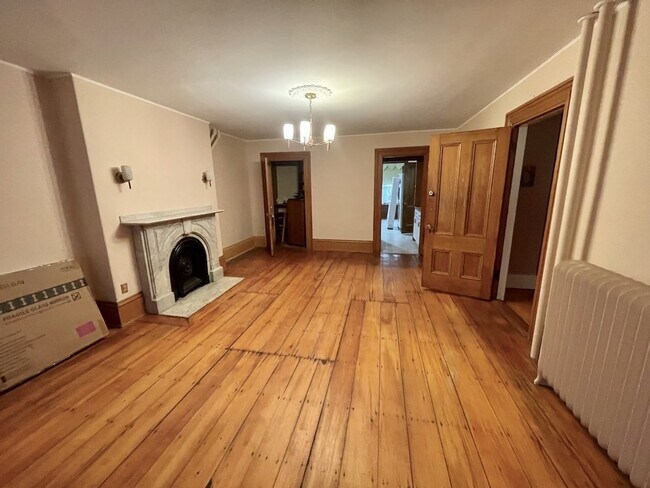 Building Photo - 36 Upton St