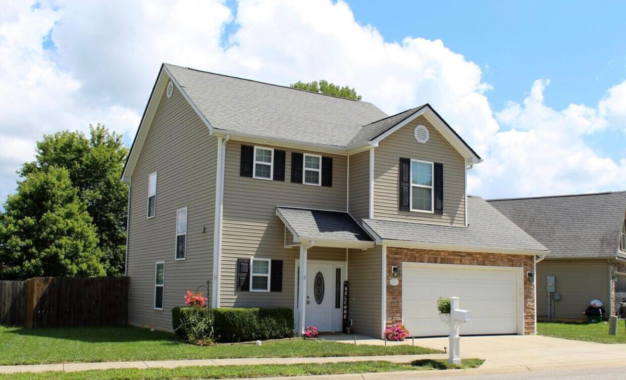 104 Ashton Walk, Radcliff, KY 40160 House Rental in Radcliff, KY