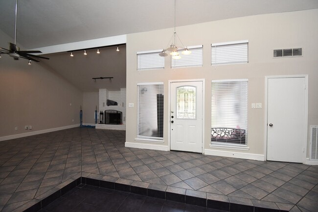 Building Photo - 6003 Long Leaf Dr