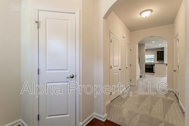 Building Photo - 455 Christiane Way