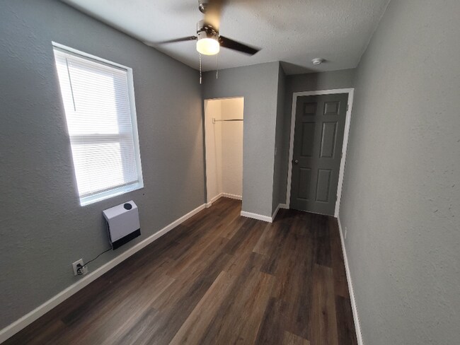 Foto del edificio - 409 N Sterling Ave
