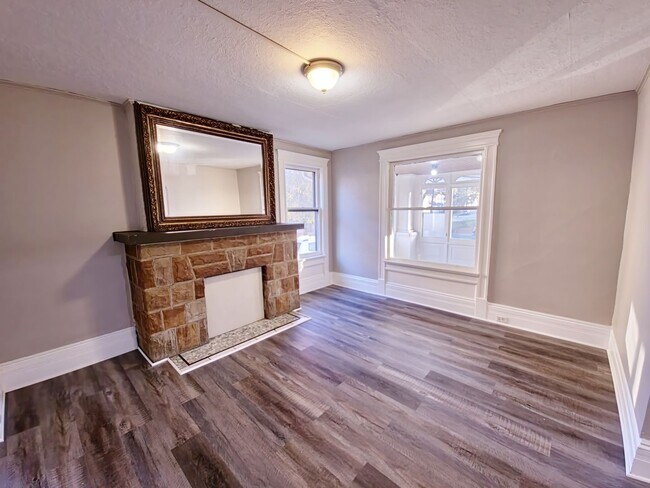 Building Photo - MULTI FAMILY TRIPLEX