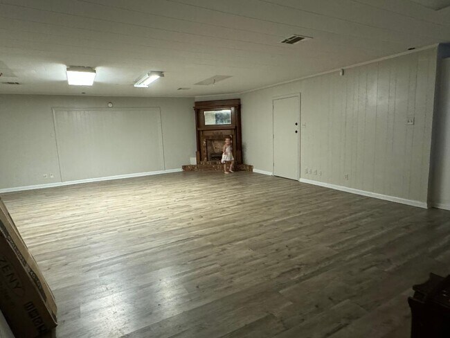 Foto del edificio - 1232 Hugh Wallis Rd S