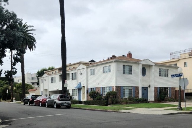Small 8 unit corner complex - 10801 La Grange Ave