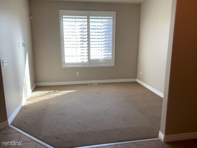 Foto del edificio - 4 br, 3.5 bath Townhome - 135 West 3300 North