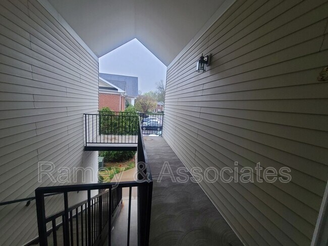 Building Photo - 1110 Westlynne Place