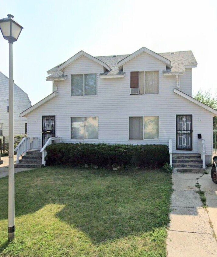 Primary Photo - 3 Bedroom 1 Bathroom Duplex