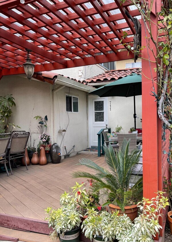 Primary Photo - 711 E California Blvd