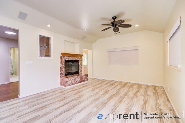 Foto del edificio - 233 Cooper Rd