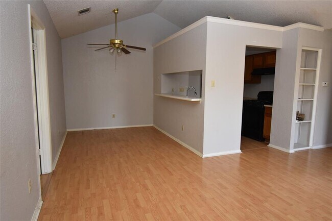 Foto del edificio - 2114 Cedar Bend Dr