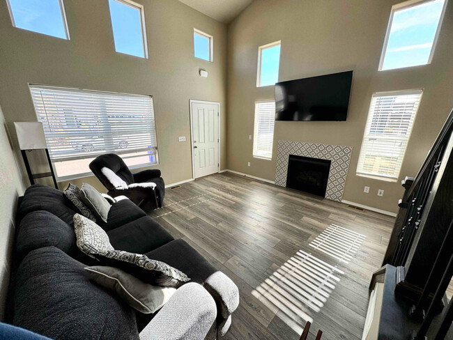 Building Photo - 3797 Vineyard Cir