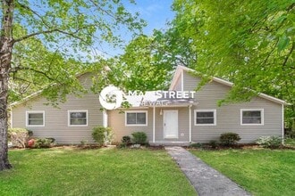 Building Photo - 3012 Manchester Dr