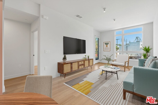 Foto del edificio - 10601 Washington Blvd