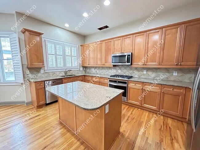 Building Photo - 3006 Riverstone Tr