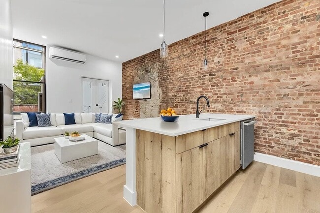 Building Photo - 261 Bowery