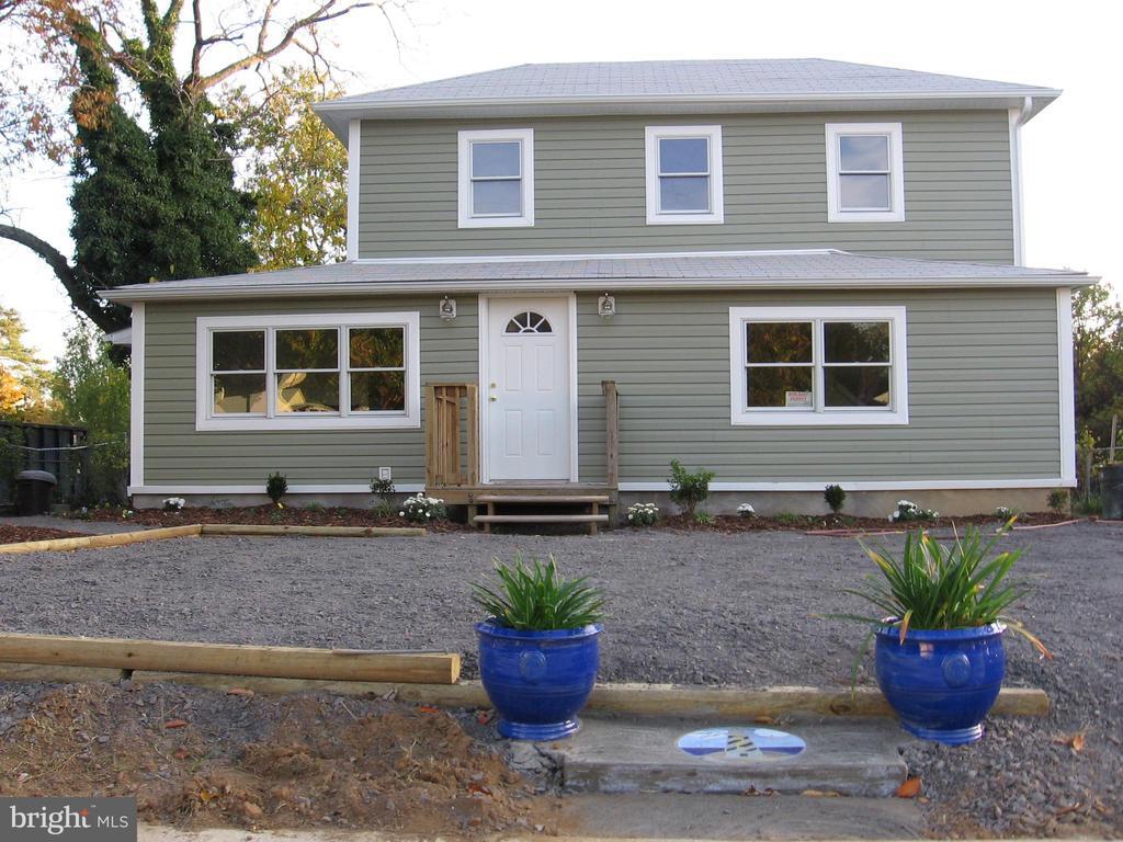 Primary Photo - 208 Colonial Ave