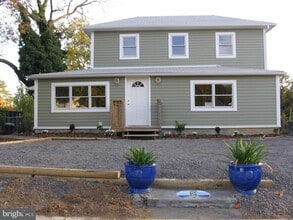 Building Photo - 208 Colonial Ave