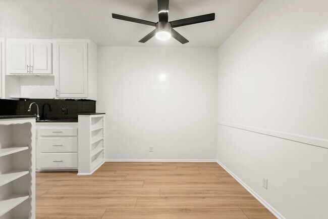 Interior Photo - 1254 Orange