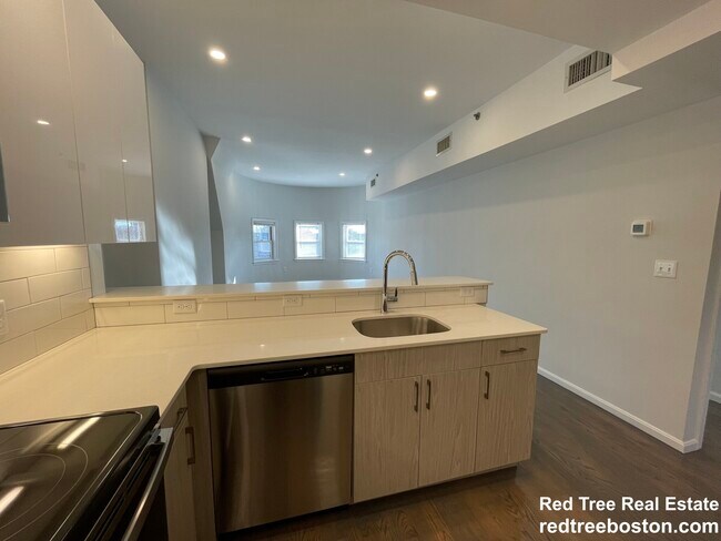 Foto del edificio - 1406 Beacon St