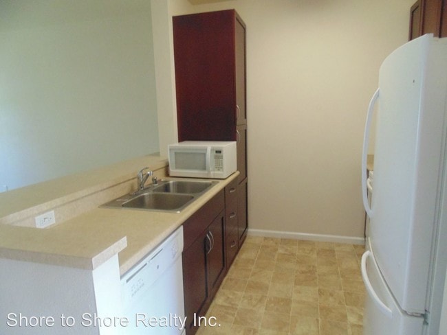 Building Photo - 210 Hooulu Ln