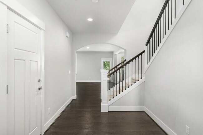 Building Photo - 6 Bedroom Home in Brookside at the Woodlands