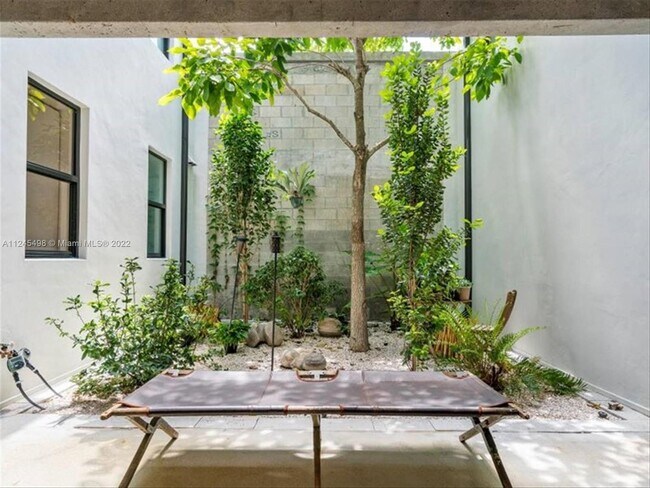 Foto del edificio - 1053 NW 29th St