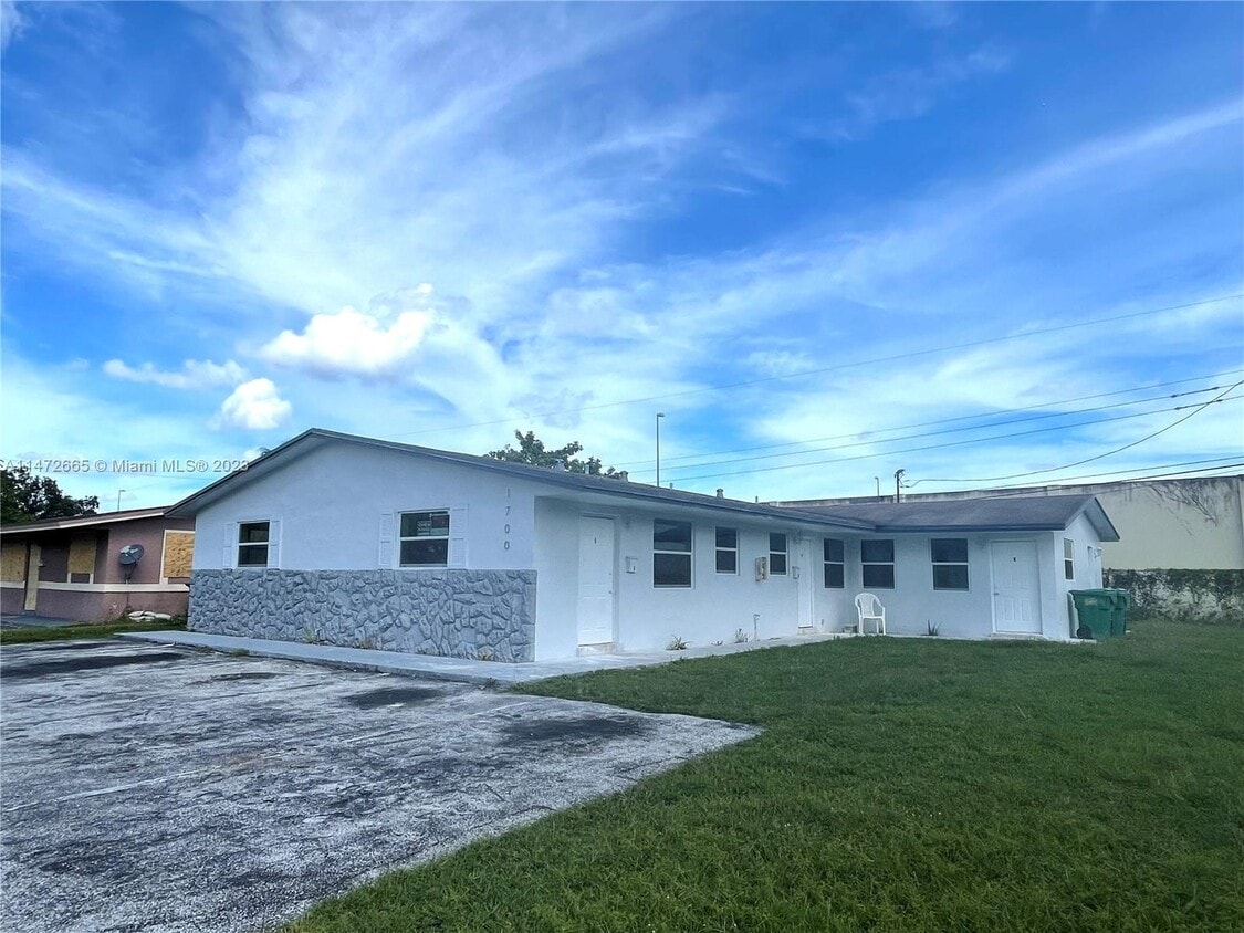 1700 NW 52nd Ave Unit 1, Lauderhill, FL 33313 Room for Rent in