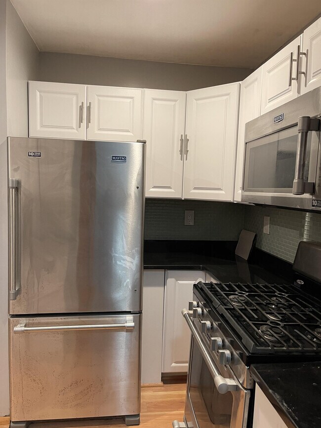 Building Photo - 3370 Madison Ave