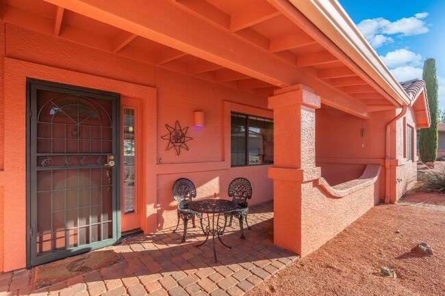 Building Photo - 105 Chaparral Dr