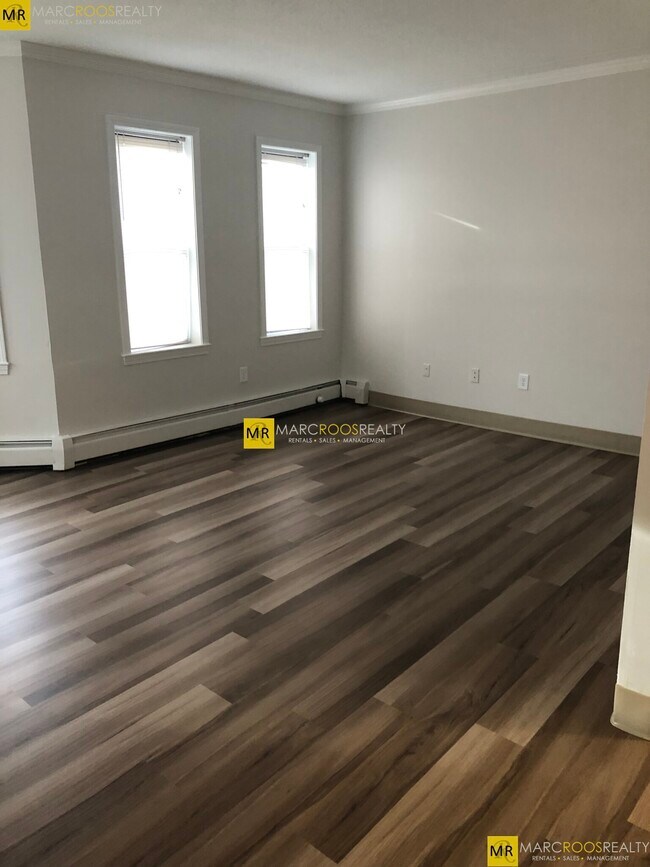 Building Photo - 25 Saint Stephen St