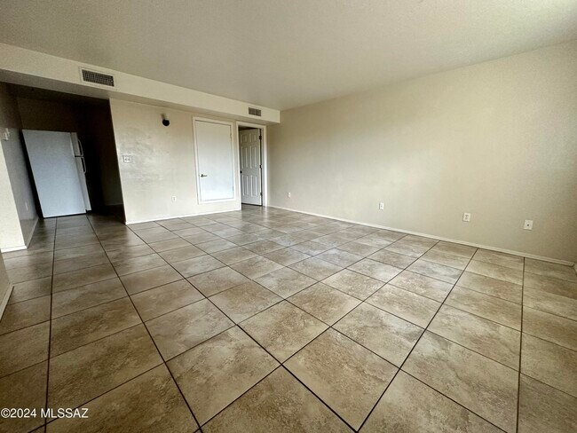 Building Photo - 350 N Silverbell Rd