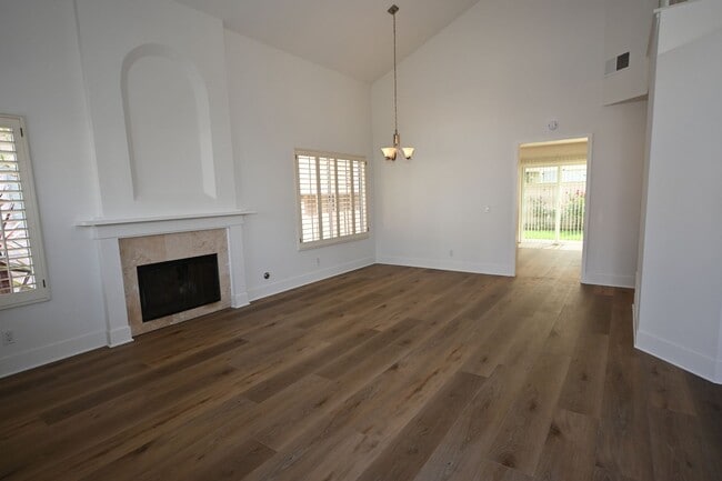 Foto del edificio - Immaculate 2 story 3 bedroom 2.5 bath hous...