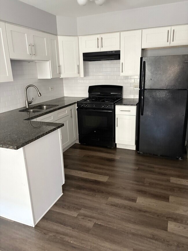 Foto del edificio - 4521 Maple Ave