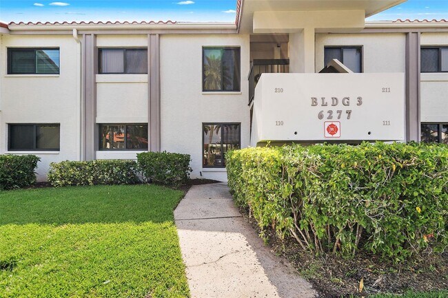 Foto del edificio - 6277 Bahia Del Mar Blvd S