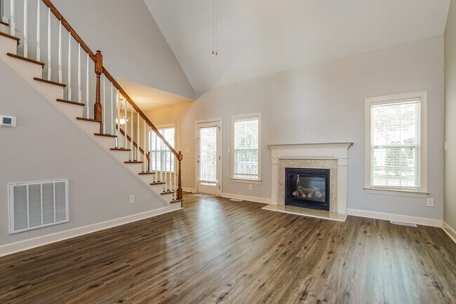 Building Photo - 169 N Farm Dr
