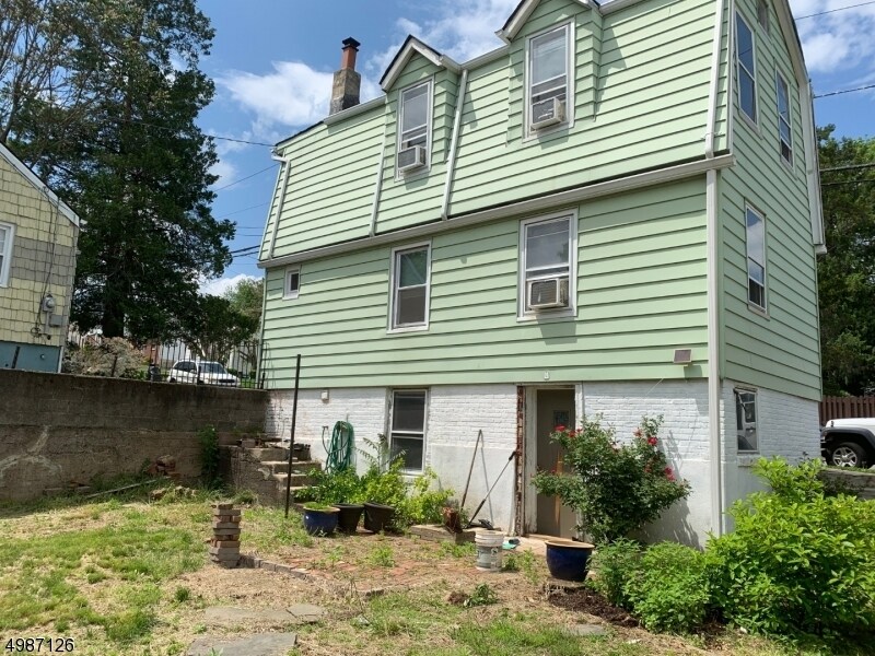 Primary Photo - 135 Roosevelt Ave