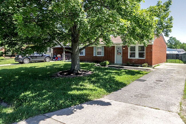 Foto del edificio - 3 Bedroom 1 Bath Fenced Shed Patio Brick Ranch Rental Home